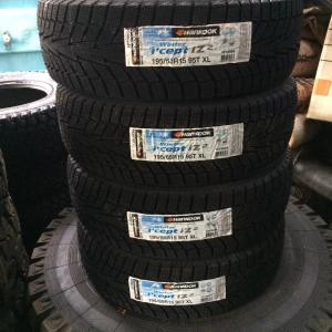 Hankook Winter i*Cept IZ2 W616 215/70 R15 98T