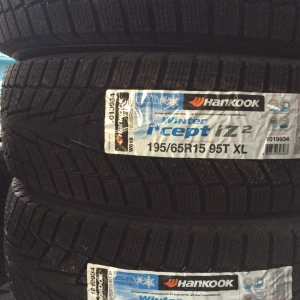 Hankook Winter i*Cept IZ2 W616 215/70 R15 98T