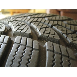 Bridgestone Blizzak LM-32