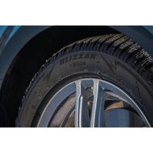 Bridgestone Blizzak LM005 205/55 R17 95V