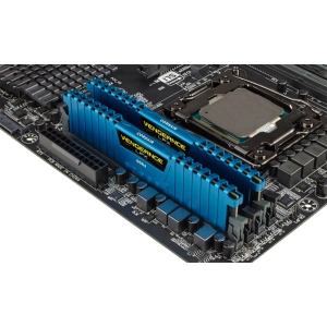 Corsair CMK16GX4M2D3600C18