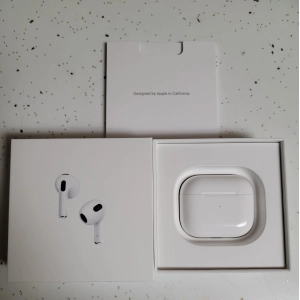 Apple AirPods 3