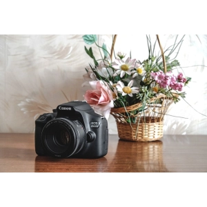 Canon EOS 2000D kit 18-135