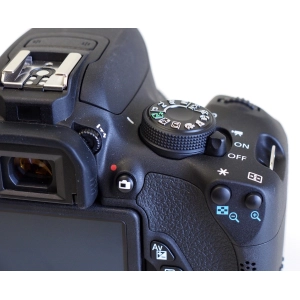 Canon EOS 700D kit 18-135