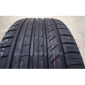 KINFOREST KF550 UHP 255/40 R18 99W