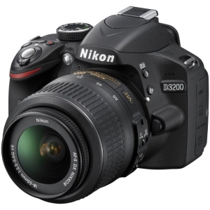 Nikon D3200 kit 18-200 camera